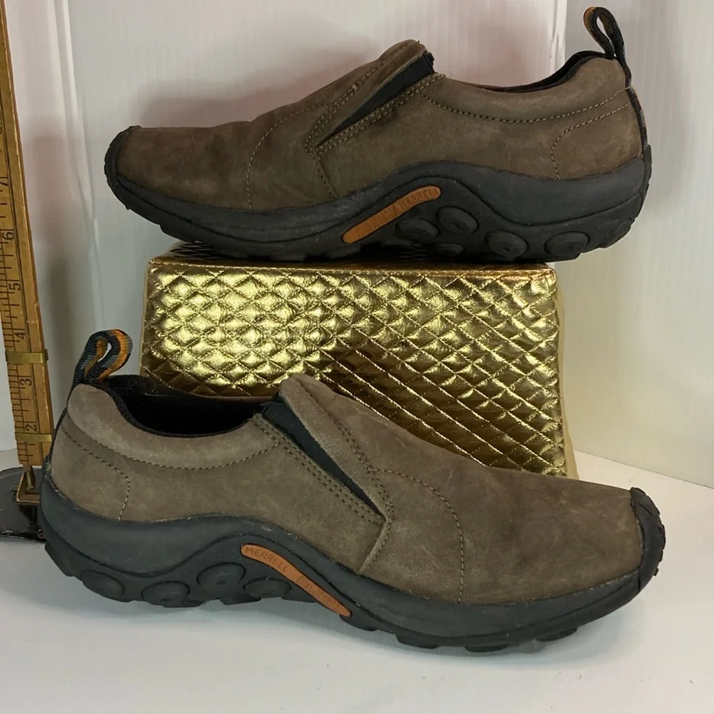 Men’s‎ 8 Merrell brown chukka slip ons. Rugged sole. Box 16